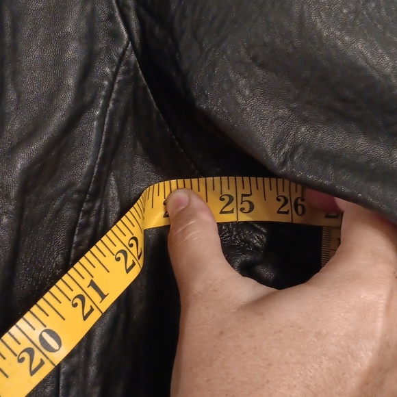 Venenzia Classic Black Leather Women's Coat Size 18/20 - Picture 6 of 10